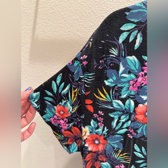 Koolaburra Multicolor Short Sleeve Tee - Picture 4 of 4